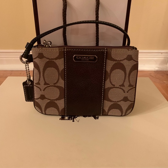 Coach Wristlet in Colourblock Signature - Picture 1 of 5